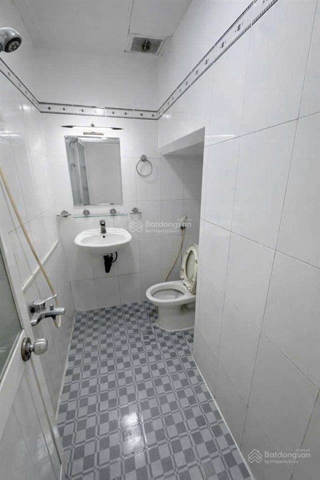 Nhà lạc long quân gần cv đầm sen, hẻm xe hơi thông khắp nơi thuận tiện di chuyển các quận trung tâm