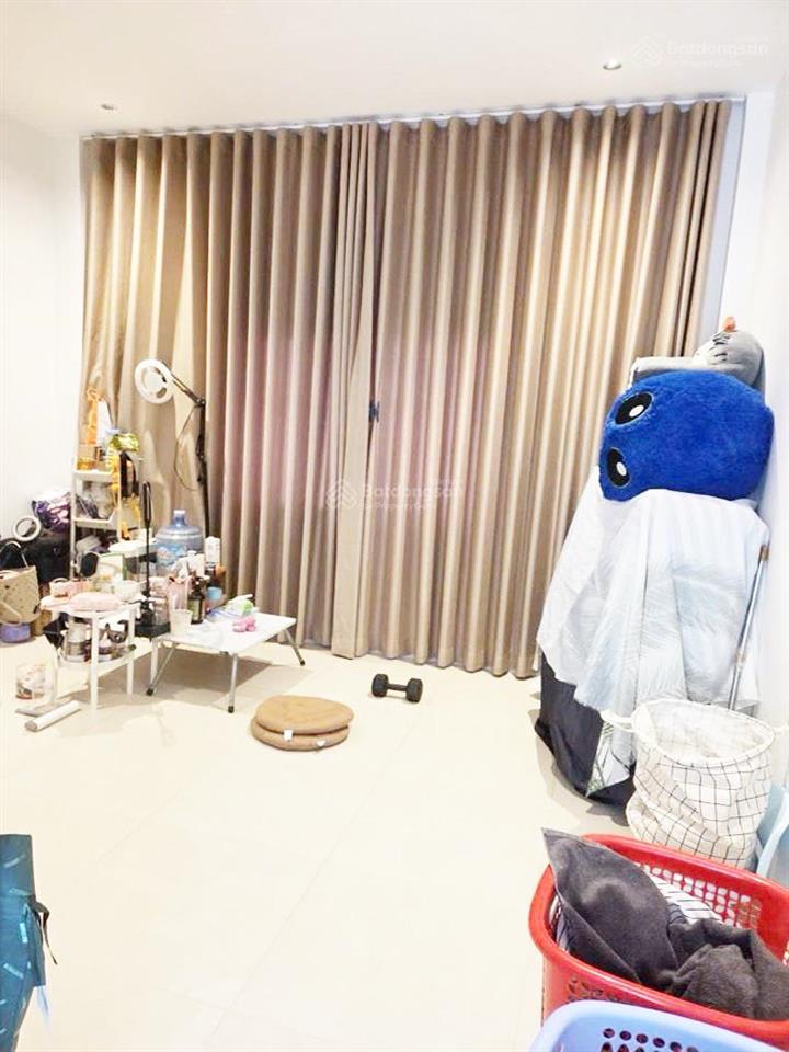 Mặt tiền sát khu bàu cát có lề đường, thuận tiện kinh doanh tất cả các ngành nghề di chuyển dễ dàng
