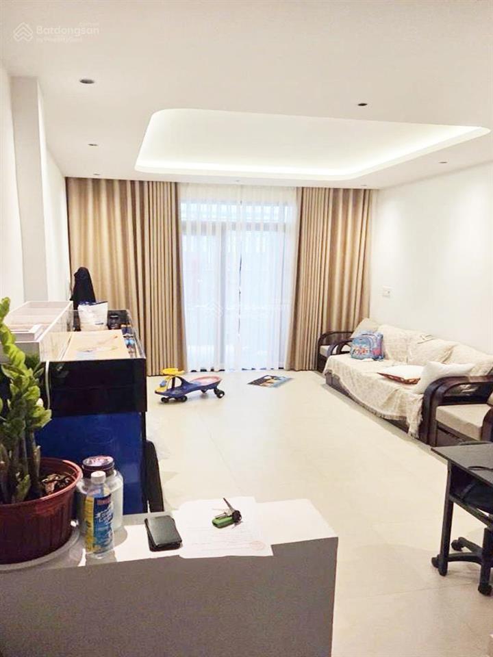 Mặt tiền sát khu bàu cát có lề đường, thuận tiện kinh doanh tất cả các ngành nghề di chuyển dễ dàng