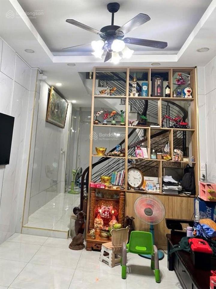 Mặt tiền sát khu bàu cát có lề đường, thuận tiện kinh doanh tất cả các ngành nghề di chuyển dễ dàng