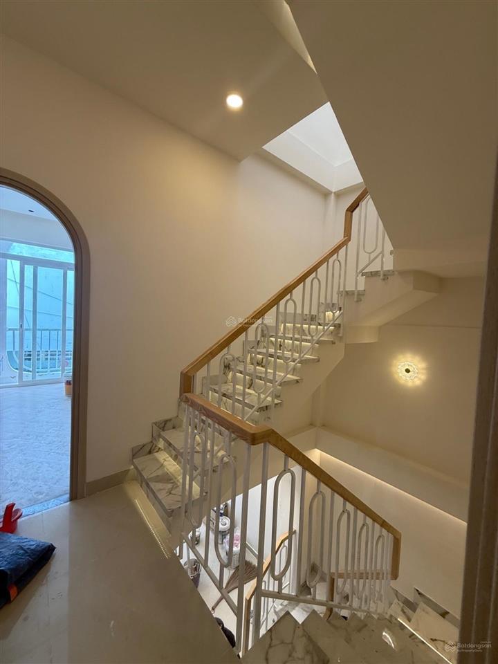 Nhà đường trần văn quang, hẻm xe hơi thông khắp nơi, nhà mới xây xong, tặng toàn bộ nội thất.