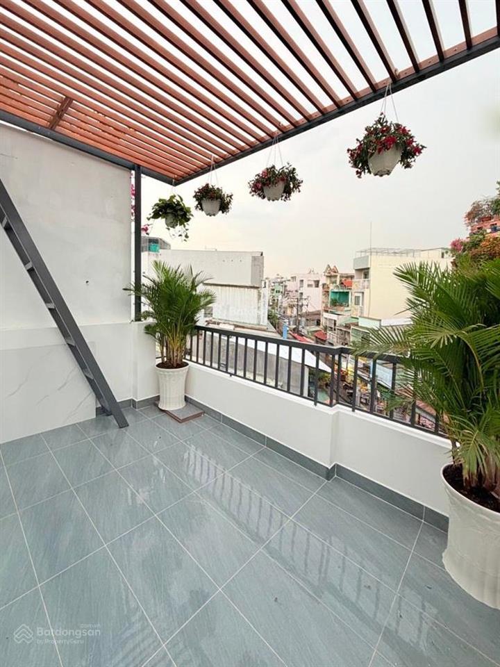 Nhà gần chợ hồng lạc, ngay sát mặt tiền đường, nhà mới xây xong, tặng toàn bộ nội thất.