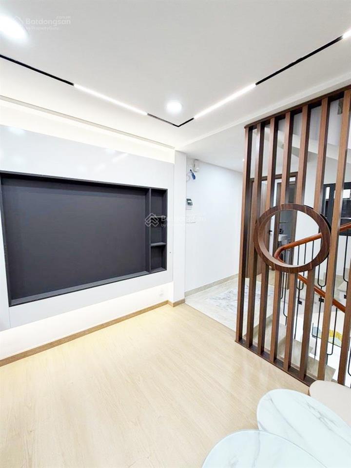 Nhà gần chợ hồng lạc, ngay sát mặt tiền đường, nhà mới xây xong, tặng toàn bộ nội thất.