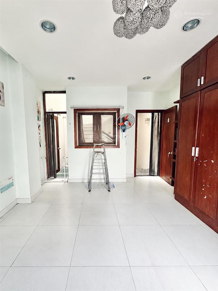 Nhà đường ông ích khiêm sát đầm sen, hẻm xe hơi, thông thoáng khu dân trí, thuận tiện kinh doanh.