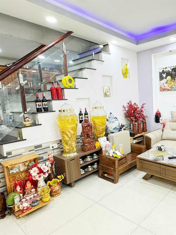 Nhà đường trịnh đình trọng, hẻm 6m ôtô ngủ được trong nhà, khu dân trí cao, thuận tiện di chuyển .