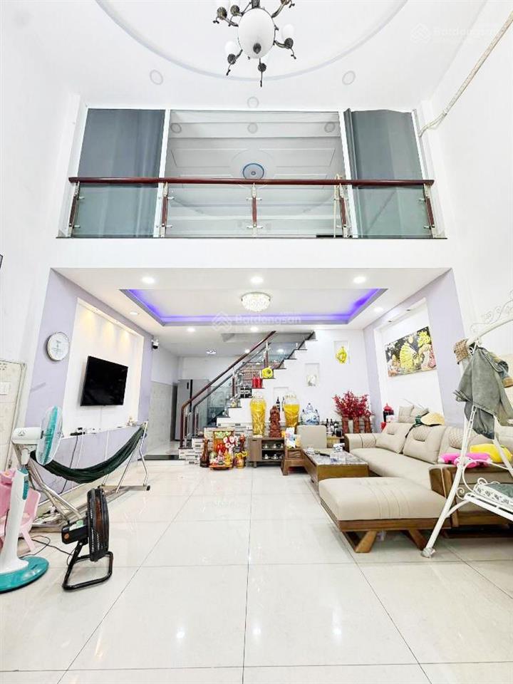 Nhà đường trịnh đình trọng, hẻm 6m ôtô ngủ được trong nhà, khu dân trí cao, thuận tiện di chuyển .