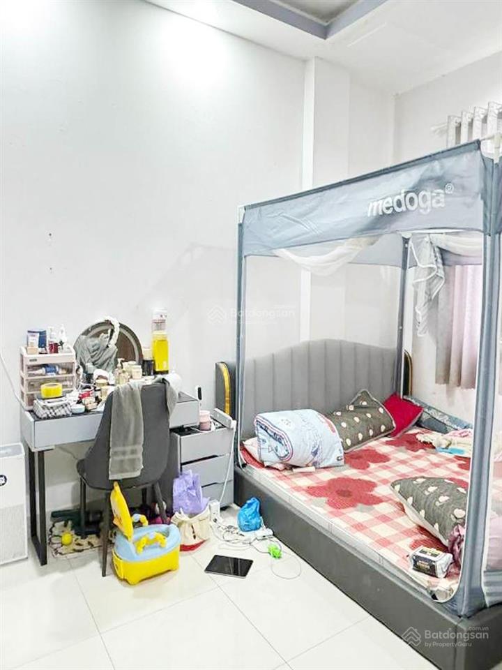 Nhà đường trịnh đình trọng, hẻm 6m ôtô ngủ được trong nhà, khu dân trí cao, thuận tiện di chuyển .