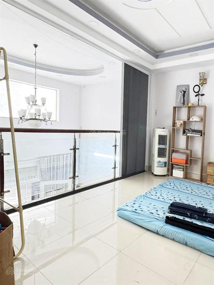 Nhà đường trịnh đình trọng, hẻm 6m ôtô ngủ được trong nhà, khu dân trí cao, thuận tiện di chuyển .