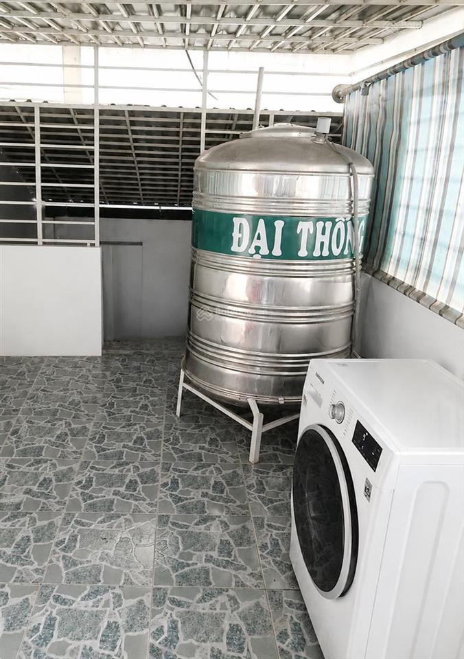 Nhà gần nguyễn tri phương q10, hẻm xe hơi thông. gần nhiều chợ và nhiều trường đại họccao đẳng.