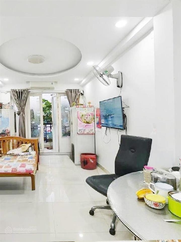 Nhà gần nguyễn tri phương q10, hẻm xe hơi thông. gần nhiều chợ và nhiều trường đại họccao đẳng.