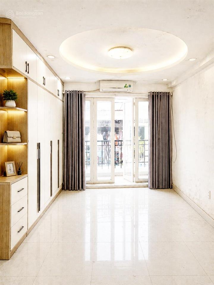 Nhà gần nguyễn tri phương q10, hẻm xe hơi thông. gần nhiều chợ và nhiều trường đại họccao đẳng.