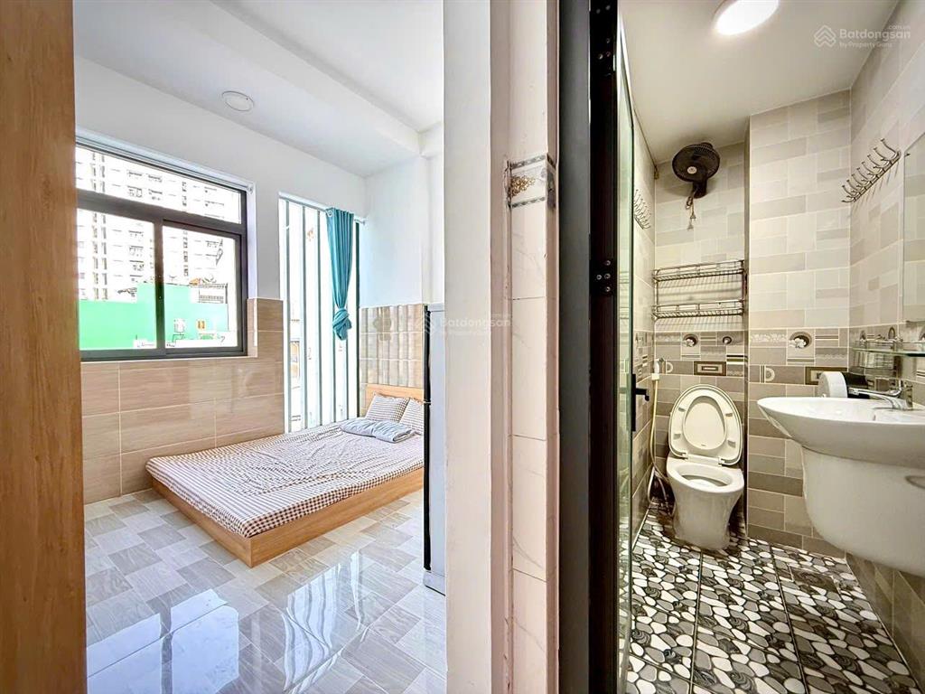 Căn hộ dịch vụ ngay âu cơ và lê đại hành, hẻm 4m đang cho thuê có dòng tiền ổn định.