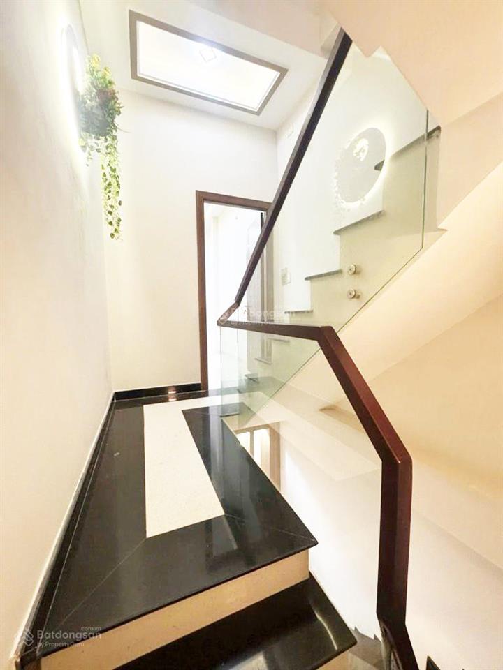 Nhà đường lãnh binh thăng, hẻm ôtô tránh nhau đậu được ngày đêm thoải mái, tiện ích bao quanh.