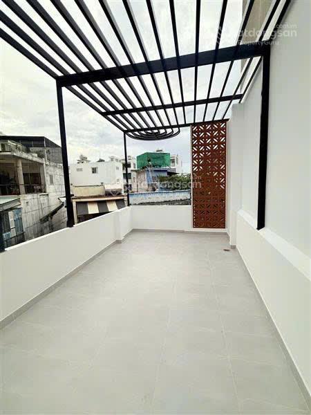 Hẻm xe hơi đậu ngay cửa , nhà đường đặng văn ngữ , gần sân bay , khu hiếm nhà bán .