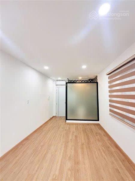 Hẻm xe hơi đậu ngay cửa , nhà đường đặng văn ngữ , gần sân bay , khu hiếm nhà bán .