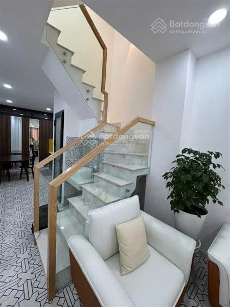 Hẻm xe hơi đậu ngay cửa , nhà đường đặng văn ngữ , gần sân bay , khu hiếm nhà bán .