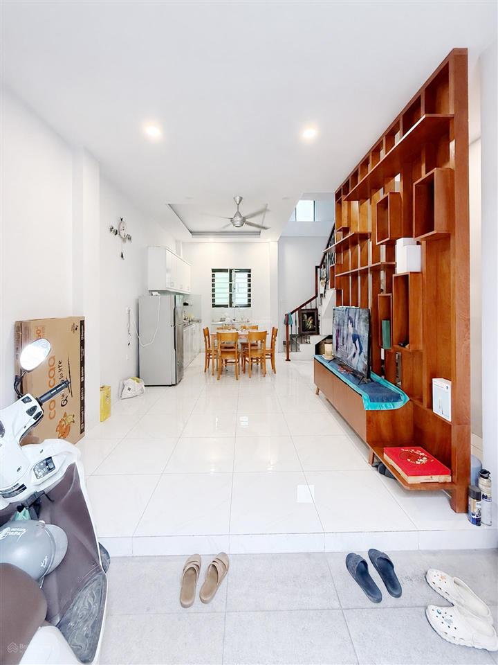 Hẻm ôtô đường lý thường kiệt , tiện đầy đủ , thuận tiện di chuyển và kinh doanh .