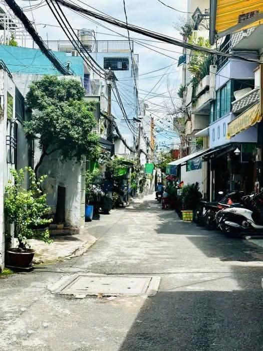 Hẻm ôtô đường lý thường kiệt , tiện đầy đủ , thuận tiện di chuyển và kinh doanh .