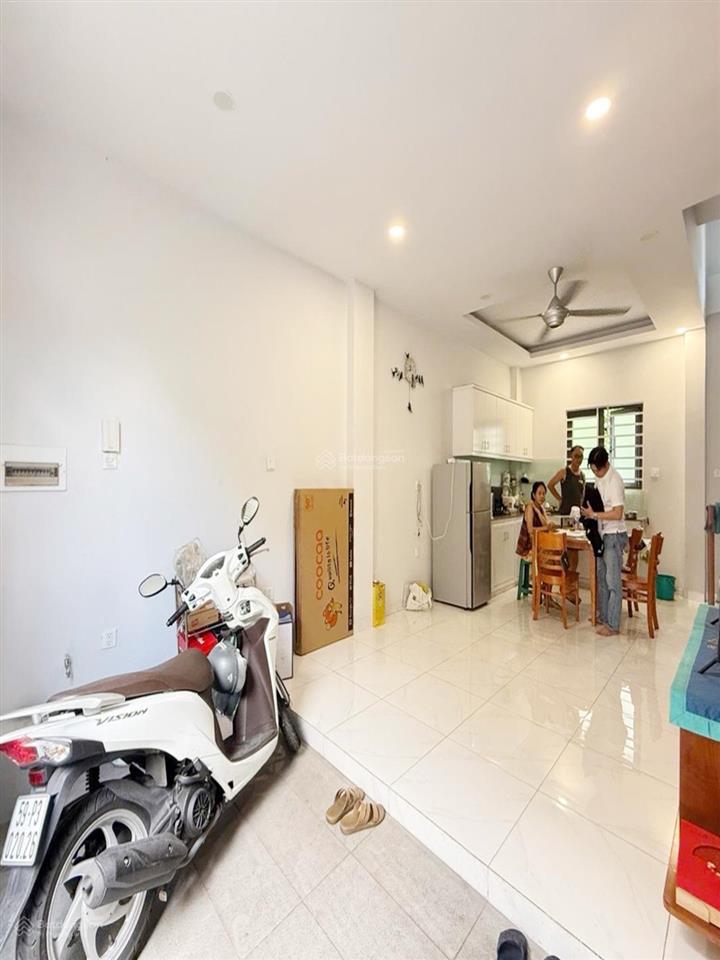 Hẻm ôtô đường lý thường kiệt , tiện đầy đủ , thuận tiện di chuyển và kinh doanh .
