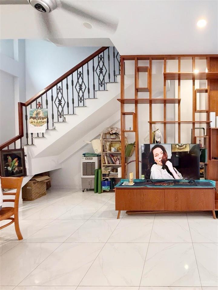 Hẻm ôtô đường lý thường kiệt , tiện đầy đủ , thuận tiện di chuyển và kinh doanh .