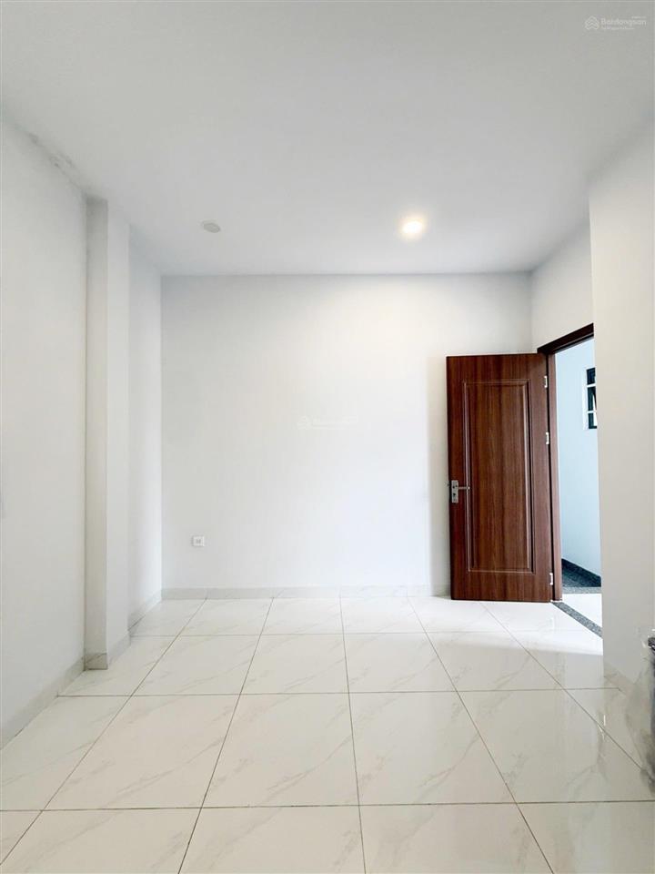 Hẻm ôtô đường lý thường kiệt , tiện đầy đủ , thuận tiện di chuyển và kinh doanh .