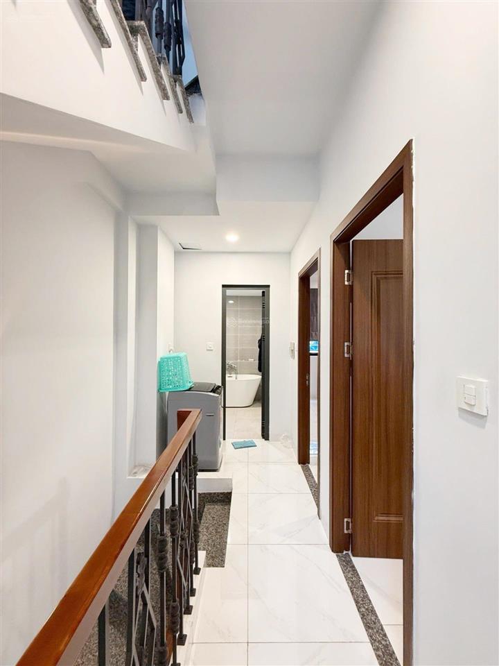 Hẻm ôtô đường lý thường kiệt , tiện đầy đủ , thuận tiện di chuyển và kinh doanh .