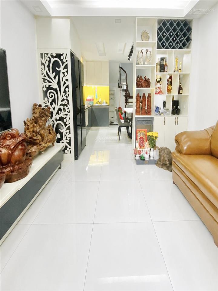 Nhà cmt8 gần phạm văn hai, hẻm xe tải 8m thông thoáng, di chuyển thuận tiện, dễ dàng kinh doanh.