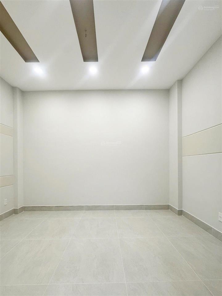 Nhà ngay phạm văn chí và mai xuân thưởng, hẻm 6m ôtô tránh nhau, gần chợ lớn, thuận tiện kinh doanh