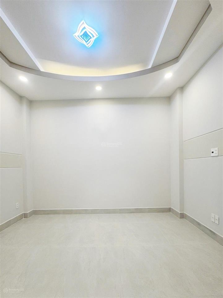 Nhà ngay phạm văn chí và mai xuân thưởng, hẻm 6m ôtô tránh nhau, gần chợ lớn, thuận tiện kinh doanh