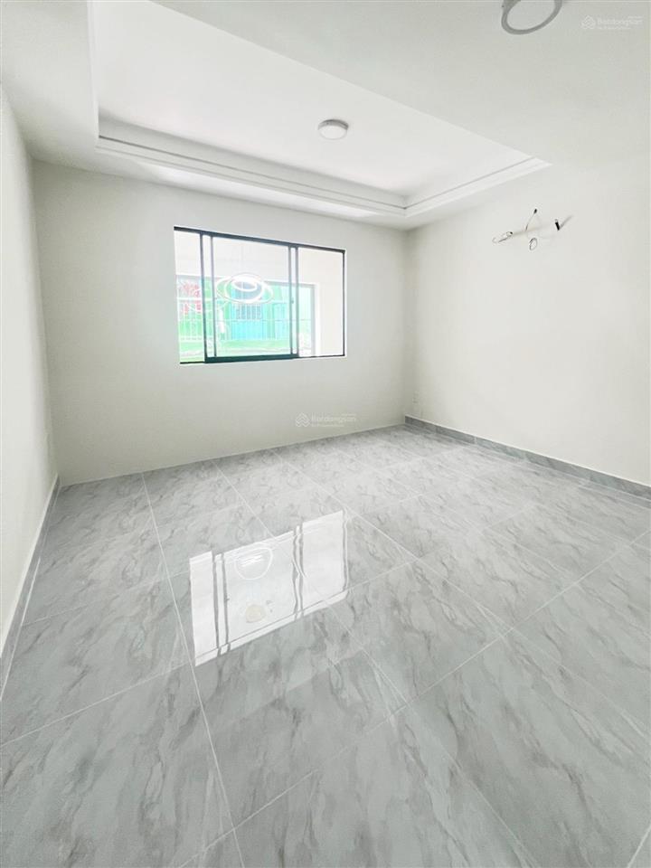Nhà lạc long quân ngay công viên đầm sen, hẻm xe hơi, khu dân trí, tiện ích bao quanh, nhà mới xây.