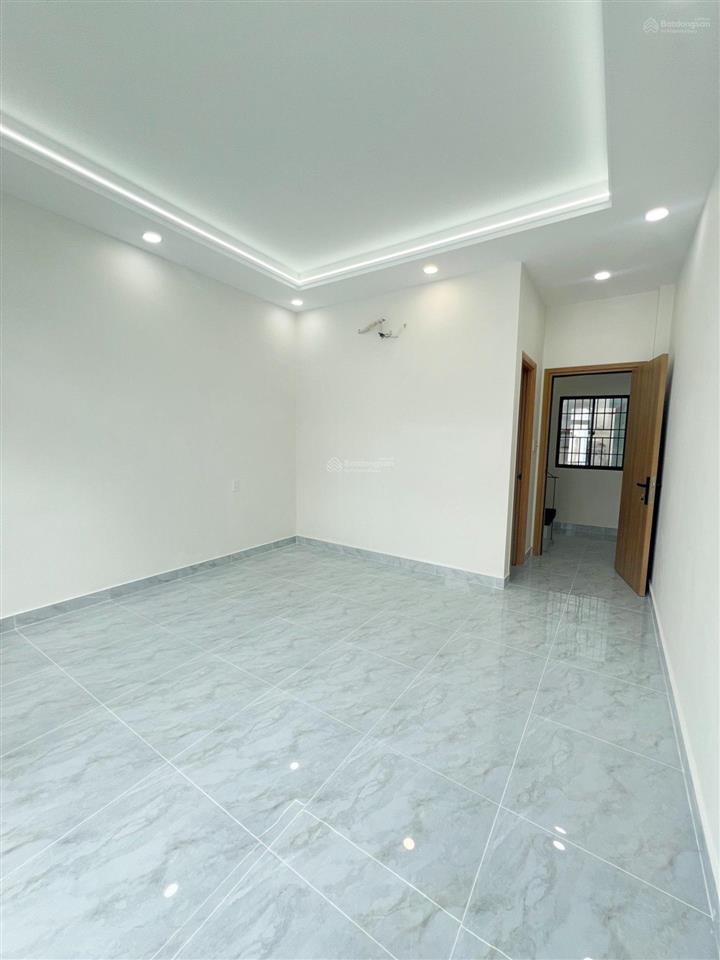 Nhà lạc long quân ngay công viên đầm sen, hẻm xe hơi, khu dân trí, tiện ích bao quanh, nhà mới xây.