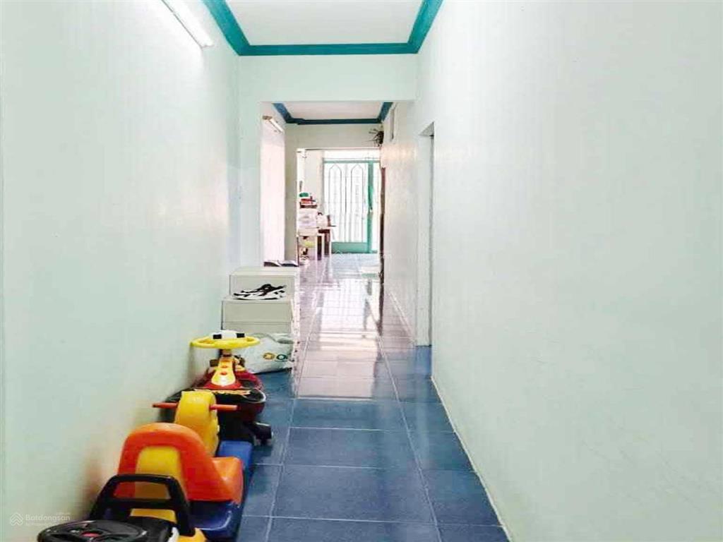 Nhà thoại ngọc hầu, hẻm xe hơi, khu dân trí sát đầm sen, tiện ích bao quanh, di chuyển thuận tiện.