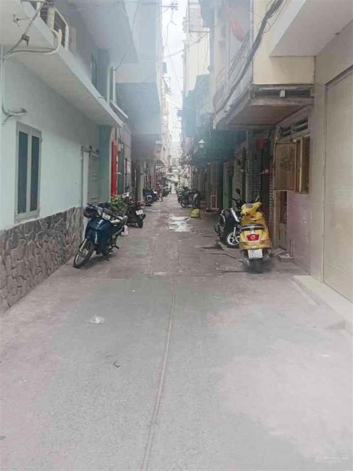 Nhà nguyễn tiểu la, gần đại học và cao đẳng kinh tế, sát nhiều trường đại học khác, trung tâm q10