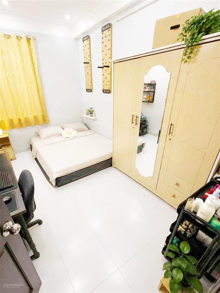 Nhà nguyễn tiểu la, gần đại học và cao đẳng kinh tế, sát nhiều trường đại học khác, trung tâm q10