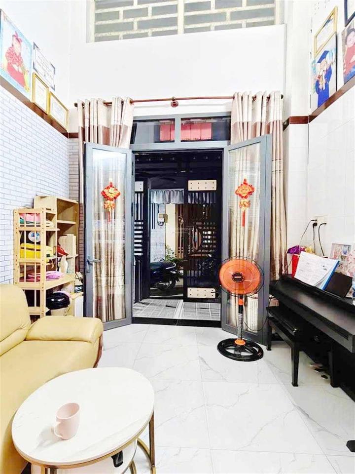 Nhà đường lạc long quân gần chợ tân bình, đại học bách khoa, khu dân trí, thuận tiện di chuyển.