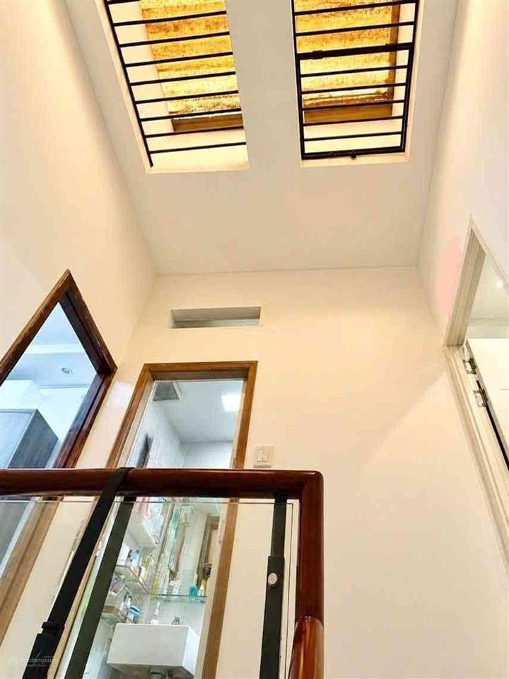 Nhà đường lạc long quân gần chợ tân bình, đại học bách khoa, khu dân trí, thuận tiện di chuyển.