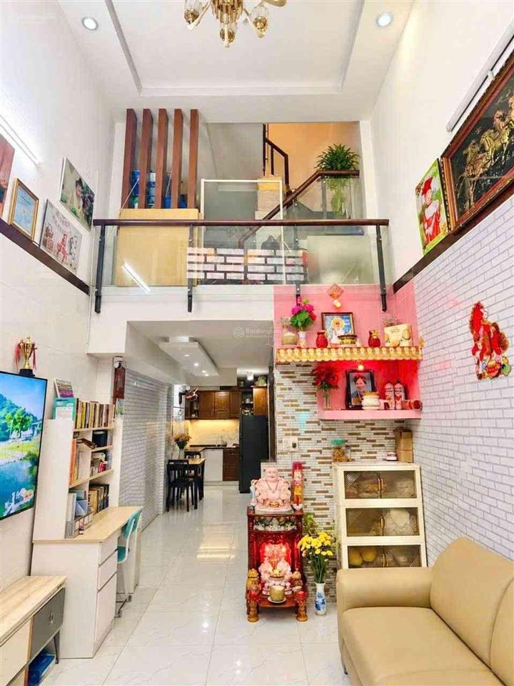 Nhà đường lạc long quân gần chợ tân bình, đại học bách khoa, khu dân trí, thuận tiện di chuyển.