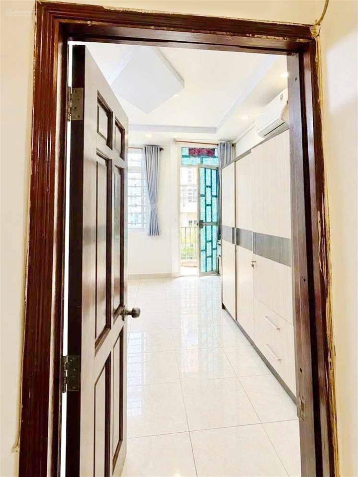 Nhà đường lạc long quân gần chợ tân bình, đại học bách khoa, khu dân trí, thuận tiện di chuyển.