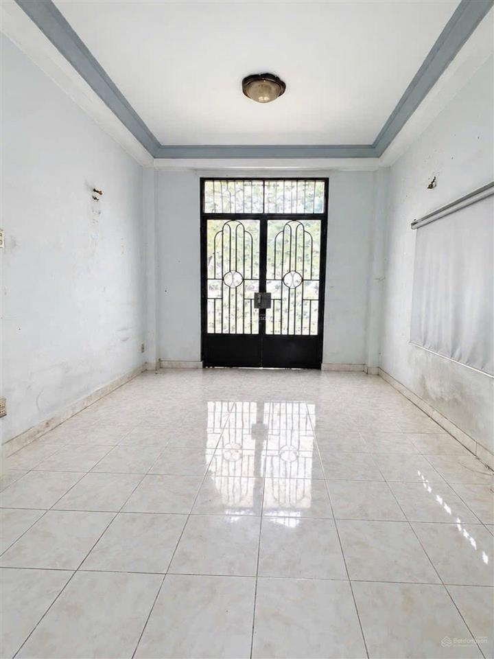 Nhà trần bình trọng ngay khu ẩm thực hồ thị kỷ, hẻm 4m, di chuyển dễ dàng các quận trung tâm.