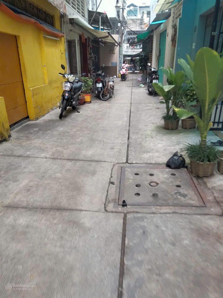 Nhà trần bình trọng ngay khu ẩm thực hồ thị kỷ, hẻm 4m, di chuyển dễ dàng các quận trung tâm.