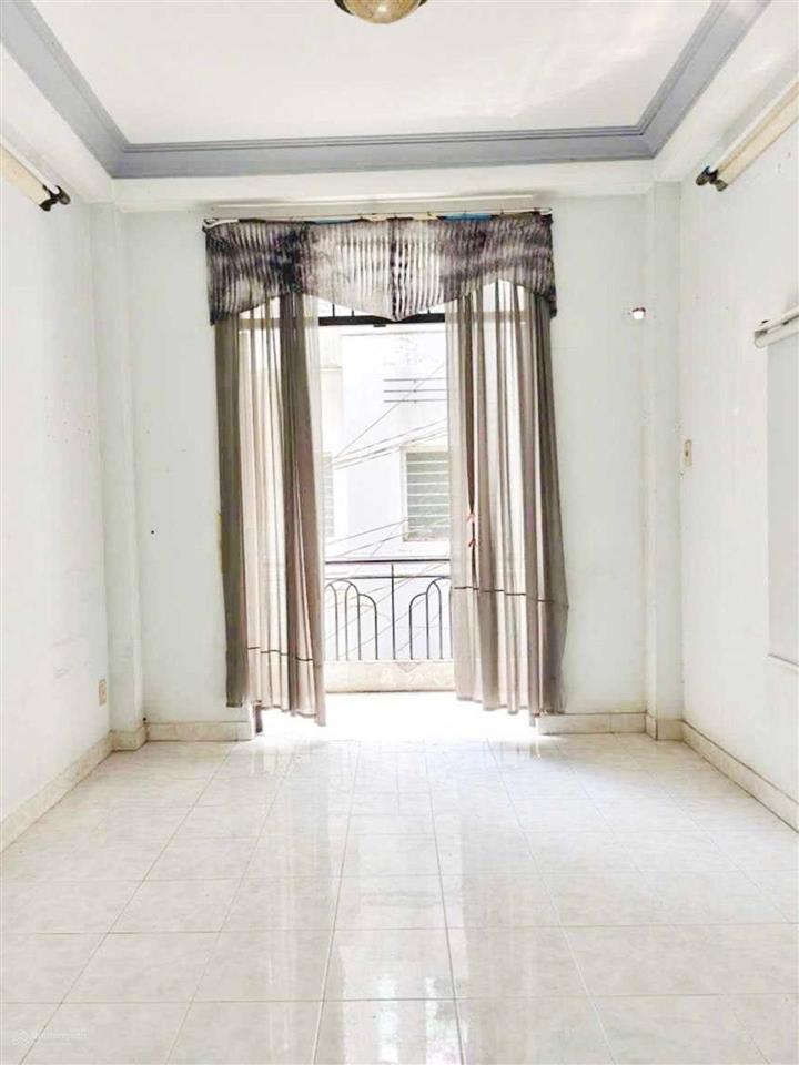 Nhà trần bình trọng ngay khu ẩm thực hồ thị kỷ, hẻm 4m, di chuyển dễ dàng các quận trung tâm.