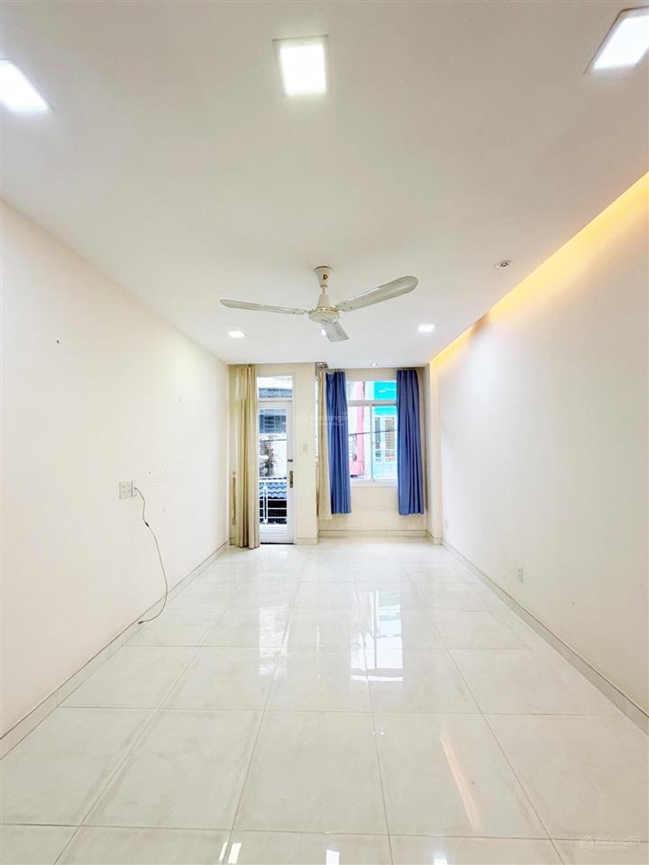 Nhà hòa hưng, sát cmt8 thông tô hiến thành, khu dân trí, tiện ích bao quanh, thuận tiện di chuyển