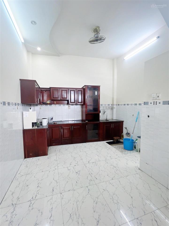 Nhà đường hồng lạc, hẻm xe hơi thông khắp nơi, tiện ích bao quanh