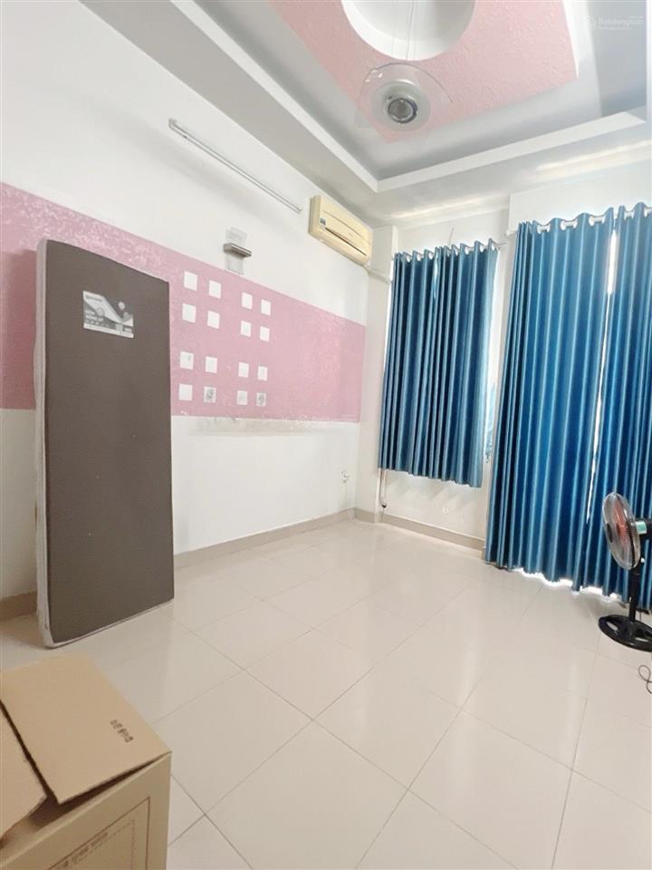 Nhà đường hồng lạc, hẻm xe hơi thông khắp nơi, tiện ích bao quanh