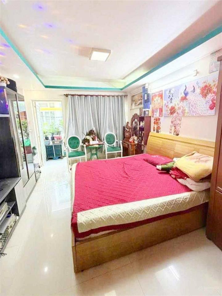 Nhà nguyễn ngọc lộc, sát 3t2, hẻm ô tô đậu cửa, tiện ích bao quanh, di chuyển thuận tiện các quận.
