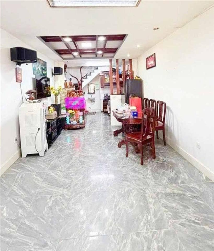 Nhà nguyễn ngọc lộc, sát 3t2, hẻm ô tô đậu cửa, tiện ích bao quanh, di chuyển thuận tiện các quận.