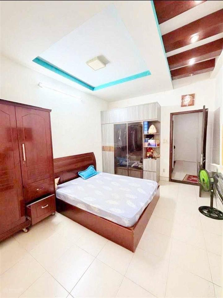 Nhà nguyễn ngọc lộc, sát 3t2, hẻm ô tô đậu cửa, tiện ích bao quanh, di chuyển thuận tiện các quận.