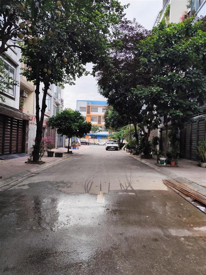 Bán đất phân lô đấu giá việt hưng 85m² , mt 5m vỉa hè ôtô tránh giá chào 24,9 tỷ tl .