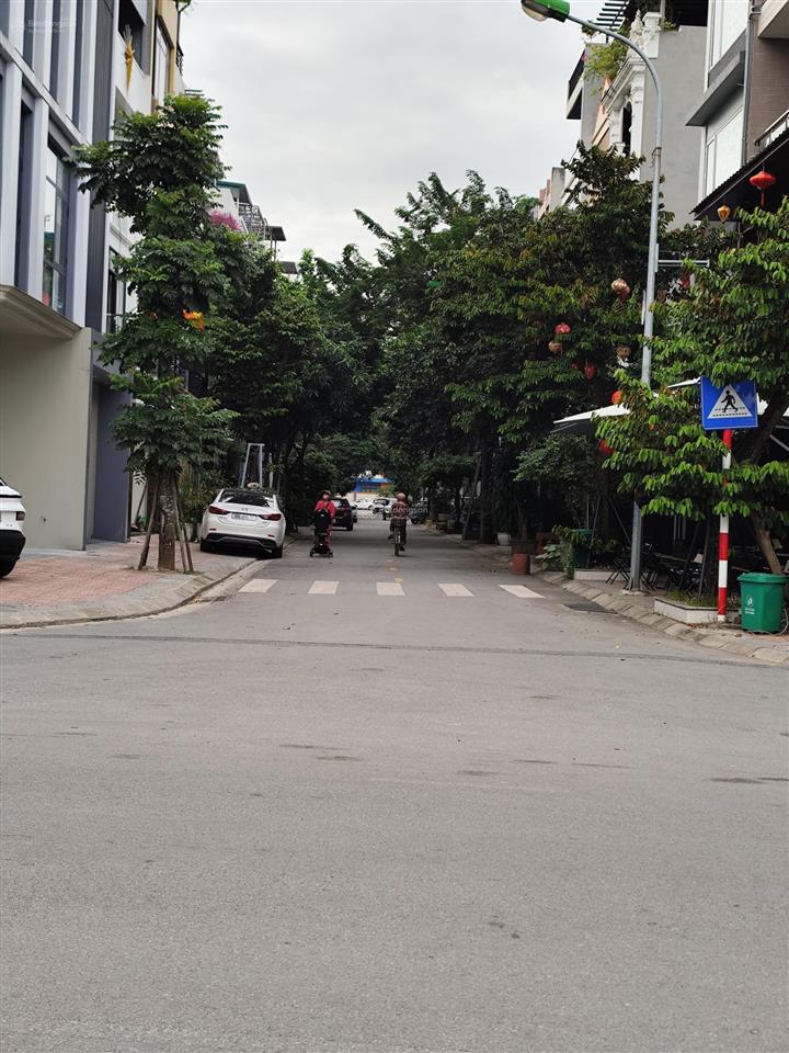 Bán đất phân lô đấu giá việt hưng 85m² , mt 5m vỉa hè ôtô tránh giá chào 24,9 tỷ tl .