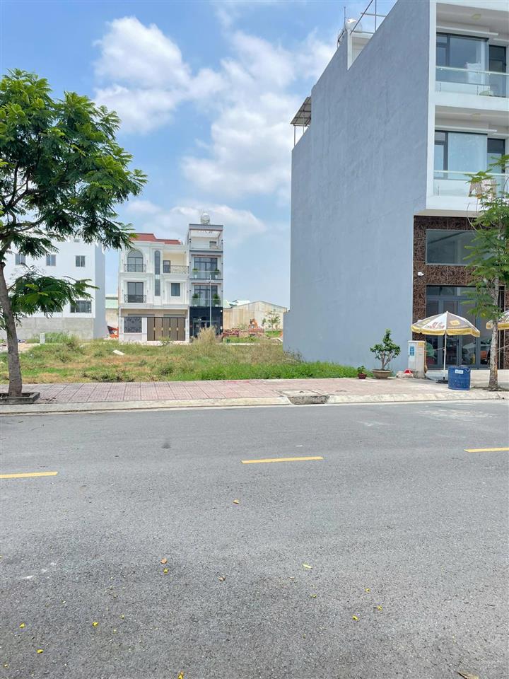Chính chủ bán 90m2 thổ cư mặt tiền đại lộ võ văn kiệt, sổ hồng riêng, ngân hàng hỗ trợ vay 80%